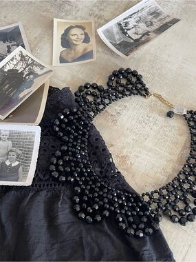 Vintage 80’s Jet faceted glass beaded bib collar necklace